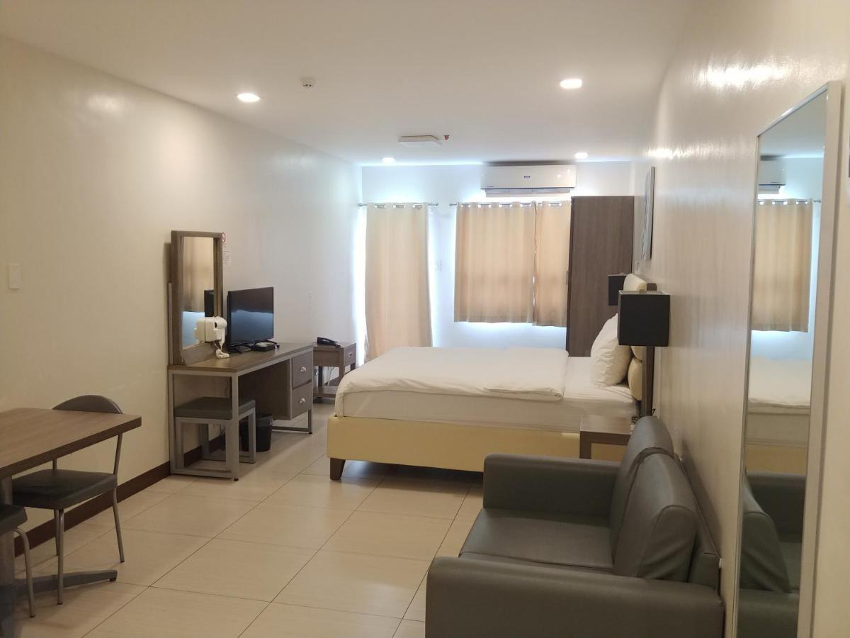 Hotel Merlo Makati City Zewnętrze zdjęcie
